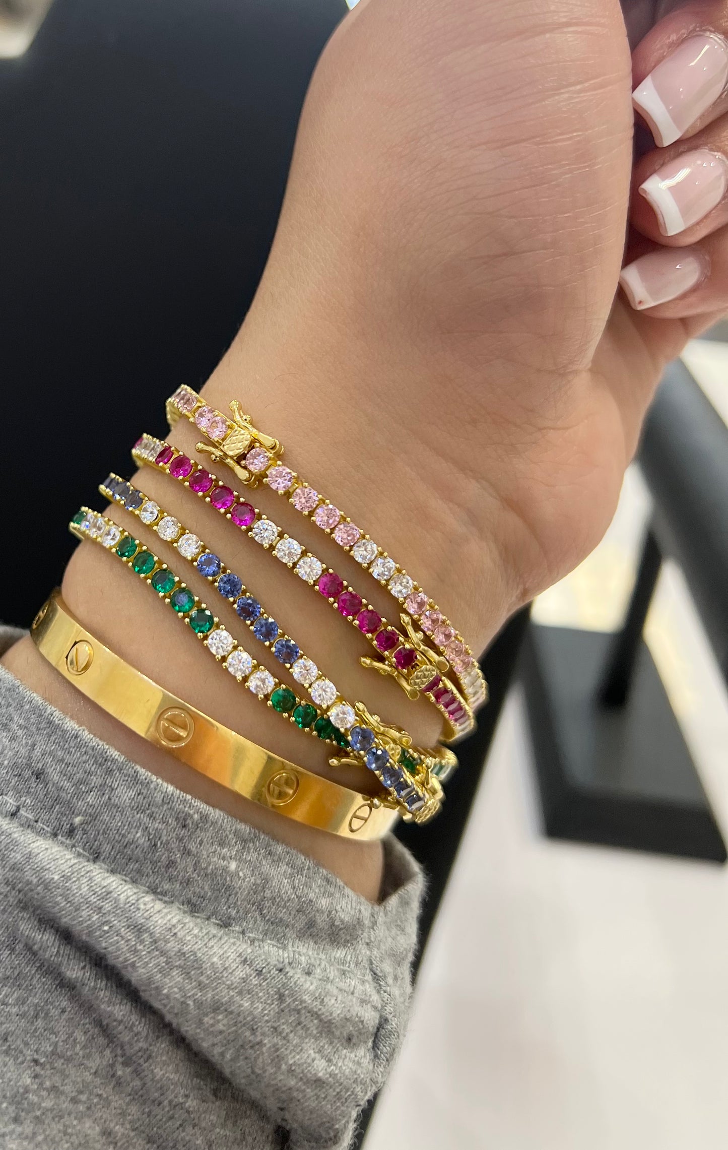 Alternating Color Diamond 5/3 Pattern Tennis Bracelet